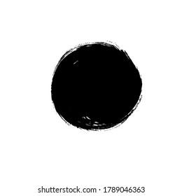 Círculo vector de pintura negra. Blob de tinta pintada a mano, botón redondo, punto grunge. Círculo dibujado a mano aislado en blanco. Bordes ásperos secos. Pintura negra redondeada. Desprestigio y mancha áspera.