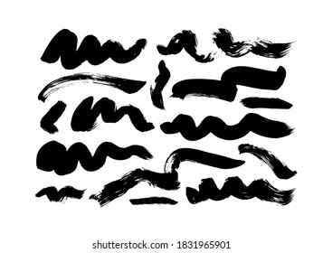 Colección vectorial de pinturas onduladas negras de pincel ondulado. Líneas curvas sucias y pinceles ondulados. Ilustración de tinta aislada en fondo blanco. Líneas modernas de pincel de grunge. Marcas de caligrafía, estampillas.