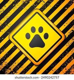 Icono de impresión de pata negra aislado sobre fondo amarillo. Impresión de garra de perro o gato. Pista animal. Señal de advertencia. Vector