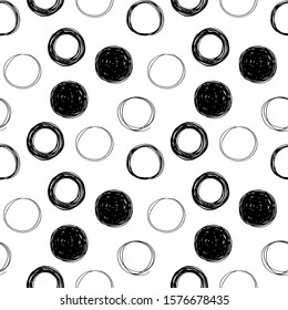 Círculo de garabatos negros. Fondo de patrón monocromo transparente