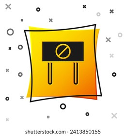 Schwarzes Protest Symbol einzeln auf weißem Hintergrund. Treffen, Protester, Picket, Sprache, Banner, Protestplatzierung, Petition, Anführer, Broschüre. Gelber Quadrat-Knopf. Vektorgrafik