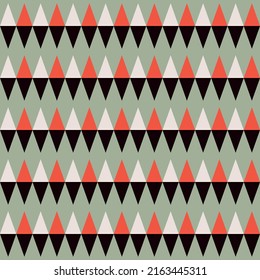 Triángulos negros, rojos y blancos. Fondo verde. Patrón de triángulos, vector sin costuras.