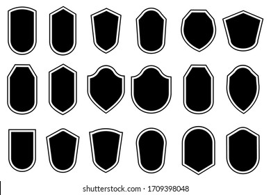 Schwarze Schilde verschiedener Formen ohne Inschriften. Vektorillustration. Stockfoto.