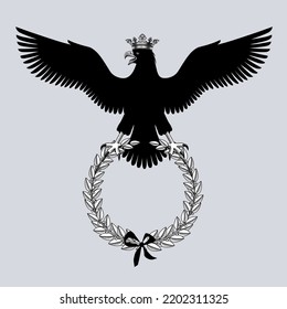 Silueta negra de águila en corona con alas estiradas sosteniendo una rama de laurel. Dibujo estilizado con grabado en blanco y negro vintage. Ilustración del vector