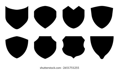 Conjunto de escudos de silueta negra. Emblemas heráldicos con varias Formas. Diseño medieval, iconos de seguridad, etiquetas vintage, insignias, logotipos. Vector aislado en blanco