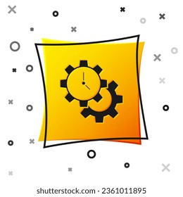 Icono de Administración de tiempo negro aislado en fondo blanco. Señal de reloj y marcha. Símbolo de productividad. Botón cuadrado amarillo. Vector