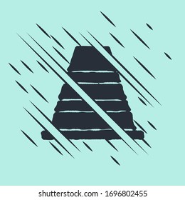 Icono de cono de tráfico negro aislado en fondo verde. El estilo de Glitch. Ilustración vectorial