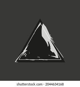 Icono de triángulo negro sobre fondo oscuro. Gruesas líneas azules de acuarela. Figura geométrica. Ilustración vectorial. Imagen de archivo
