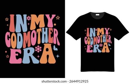 Uma maquete de camiseta preta exibe um design retrô com a frase In My Godmother Era em letras multicoloridas e estilizadas