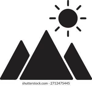 Icono de Vector negro de tres montañas y un sol. Un diseño de silueta simple y audaz que representa la naturaleza, los viajes, la aventura y el medio ambiente. Perfecto para App, Sitios web, logotipos o decoración mínima.