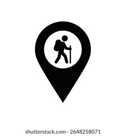 Uma ilustração de vetor preto de um ícone de marcador à direita sobre um plano de fundo branco O ícone representa um andador com uma mochila e bengala dentro de uma forma circular dentro de um marcador em forma de pino
