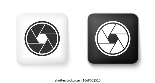 Icono de obturador de cámara blanco y negro aislado en fondo blanco. Botón cuadrado. Vector.