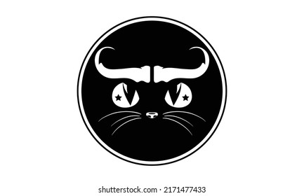 Cabeza de gato blanco negro con cuernos lindos. Símbolo, ilustración del logotipo. Colección de mascotas de gráficos de vectores
