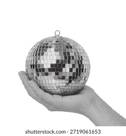 Patrón de semitono blanco y negro de un brazo y la mano sosteniendo una Pequeña y brillante bola de discoteca contra un fondo blanco prístino. Esta Imagen evoca sentimientos de celebración, música y alegría.