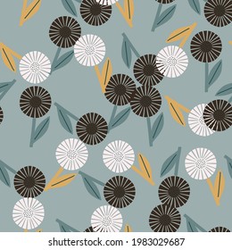 Flores de doodle aleatorias en blanco y negro sin fisuras. Fondo azul. Impresión botánica de naturaleza decorativa. Ilustración vectorial para impresiones textiles estacionales, tela, carteles, telas de fondo y papel pintado.
