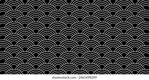 Schwarz-Weiß-Jakobsmuscheldruck. Japanisches Seigha-Muster. Meer- oder Meereswellen Hintergrund. Fisch-Squama oder Drachen-Schildlaus. Einfache geometrische Ornamente mit sich wiederholenden Bogen-Formen. Grafik-Illustration der Vektorgrafik.