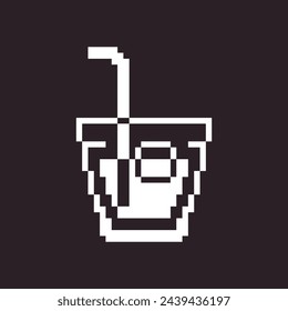 blanco y negro simple plano 1bit vector pixel art icono de vaso de bebida fresca con paja