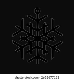 Un copo de nieve en blanco y negro sobresale sobre un fondo oscuro, mostrando sus intrincados patrones simétricos. El delicado cristal de hielo está perfectamente centrado, destacando su estructura detallada.