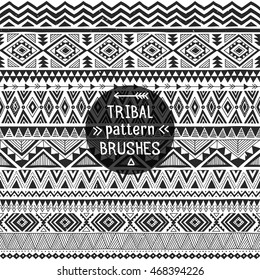  black and white tribal Navajo vector seamless pattern with doodle elements. aztec fancy abstract geometric art print. ethnic hipster background. Wallpaper, cloth design, fabric, textile. hand drawn