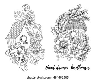 Cajas de anidamiento de madera en blanco y negro. Casas de pájaros dibujadas a mano decoradas con adornos florales. Zentangle inspiró un patrón para colorear páginas de libros para adultos y niños, tatuajes, afiches. Estilo Boho.