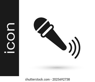 Icono de micrófono inalámbrico negro aislado en fondo blanco. En el micrófono del micrófono del radio de aire. Firma del altavoz.  Vector