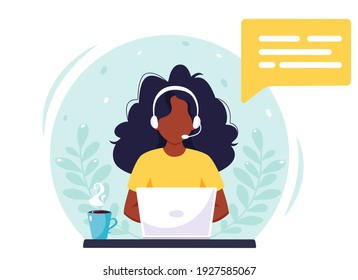 Mujer negra con audífonos trabajando en computadora. Servicio al cliente, asistente, asistencia, concepto de centro de llamadas. Ilustración vectorial.