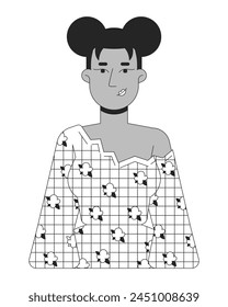 Mujer negra que lleva la blusa con el modelo floral negro y blanco 2D línea personaje de dibujos animados. Hermosa mujer aislada Vector perfil persona. Ilustración monocromática de punto plano de modelo joven con estilo