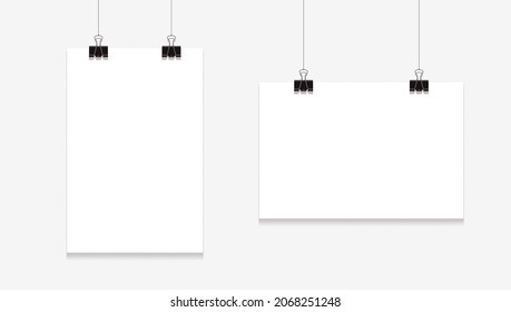 Afiches en blanco se burlan. Hojas colgadas en los aglutinantes con fondo blanco. Ilustración del vector