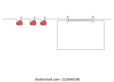 Una sábana en blanco cuelga sobre una cuerda con abrazos de tela con corazones. Fondo festivo. Diseño o plantilla para una tarjeta de vacaciones. Ilustración vectorial. Dibujo de una sola línea continua.