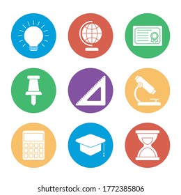 diseño de conjunto de iconos de estilo de bloque, enseñanza de clase universitaria de educación preescolar, aprendizaje de clase y tema primario Ilustración vectorial