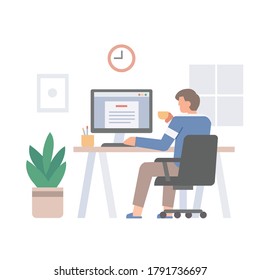 Un blogger está escribiendo un artículo en una computadora mientras toma una taza de café caliente