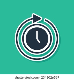 Blaue Uhr mit Pfeilsymbol einzeln auf grünem Hintergrund. Zeitsymbol. Pfeil und Uhrzeit im Uhrzeigersinn.  Vektorgrafik