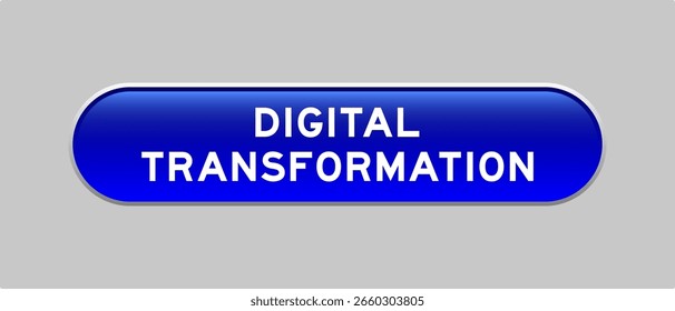 Botón de forma de cápsula de color azul con transformación digital de palabra sobre fondo gris