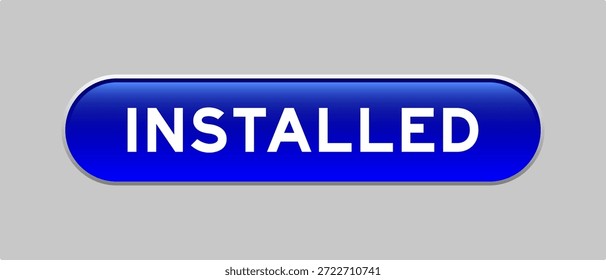 Botón azul de la forma de la cápsula del color con la palabra instalada en fondo gris