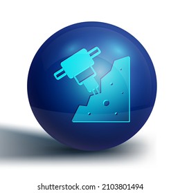 Martillo de la construcción azul e icono de piedra aislado en fondo blanco. Botón de círculo azul. Vector