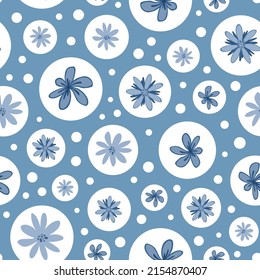 El doodle azul es un patrón sin costuras floral con flores adorables pastel en burbujas. Repita el fondo para invitaciones, tela, envoltura, tarjeta o papel tapiz.