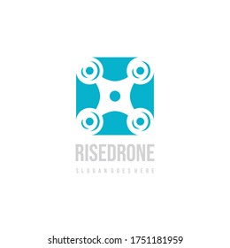 Plantilla de logotipo de drone azul y plano remoto