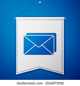 Icono sobre azul aislado en fondo azul. Símbolo de la carta de correo electrónico. Plantilla de inclinación blanca. Ilustración vectorial
