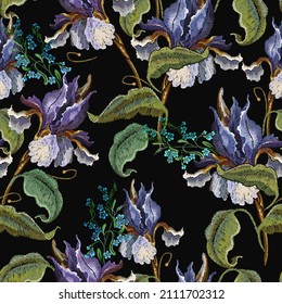 Blau reißt Blumen und Wiesenkräuter nahtlos Muster. Stickerei. Sommergartenkonzept. Modejugendstil-Vorlage für Kleidung, T-Shirt-Design