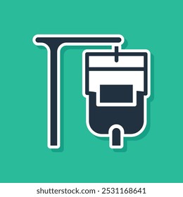 Icono azul del bolso IV aislado en fondo verde. Bolsa de sangre. Dona el concepto de sangre. El concepto de tratamiento y terapia, quimioterapia.  Vector