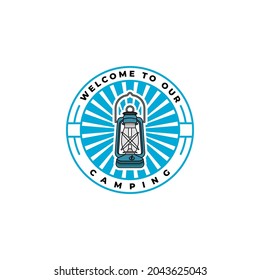 diseño del logotipo de la linterna azul para el camping