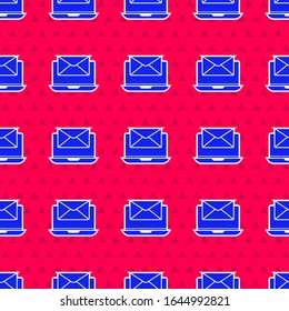 Portátil azul con sobre y correo electrónico abierto en el icono de pantalla aislado sin fisuras en el fondo rojo. Marketing por correo electrónico, conceptos de publicidad en Internet.  Ilustración vectorial