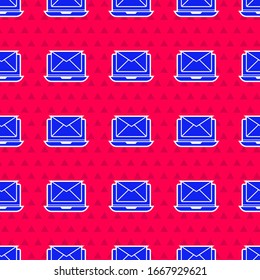 Portátil azul con sobre y correo electrónico abierto en el icono de pantalla aislado sin fisuras en el fondo rojo. Marketing por correo electrónico, conceptos de publicidad en Internet. Ilustración vectorial