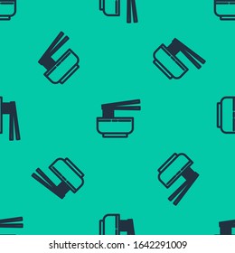Blue line Asian noodles in bowl and chopsticks icon isolated seamless pattern on green background. Street fast food. Korean, Japanese, Chinese food.  Vector Illustration