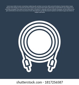 Blue Line Audio-Buchse Symbol einzeln auf blauem Hintergrund. Audiokabel für die Soundausrüstung zum Anschluss. Steckkabel. Musikinstrument. Vektorgrafik.