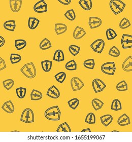 Línea azul escudo medieval con icono de espada aislado sin fisuras en fondo amarillo.  Ilustración vectorial