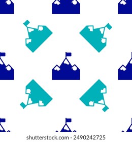 Montañas azules con bandera en la parte superior icono aislado patrón sin fisuras sobre fondo blanco. Símbolo de victoria o concepto de éxito. Logro del objetivo.  Vector