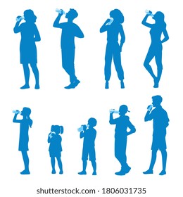 Silueta de la gente azul tomando agua de las botellas. Equilibrio de agua importancia para una imagen saludable del estilo de vida, ilustración vectorial de dibujos planos fondo blanco aislado