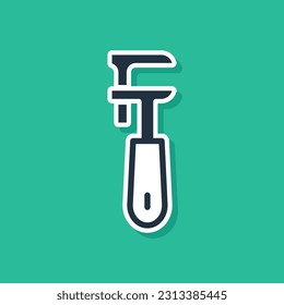 Icono de la llave inglesa ajustable de la tubería azul aislado sobre fondo verde.  Vector
