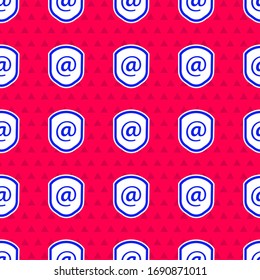 Blauer Schild mit E-Mail-Symbol einzeln auf rotem Hintergrund. Schutzschild. Sicherheit, Sicherheit, Schutz, Datenschutz Vektorillustration-Illustration